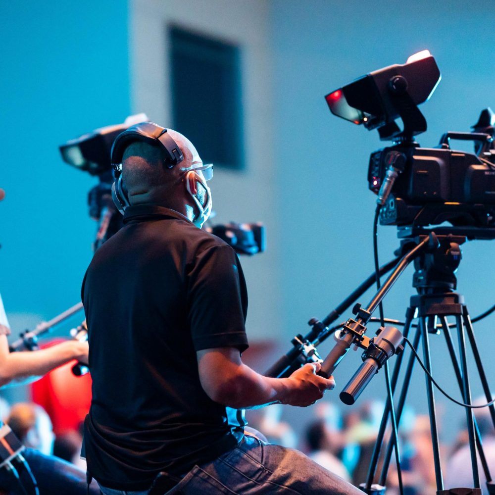 pexels-caleboquendo-8412361